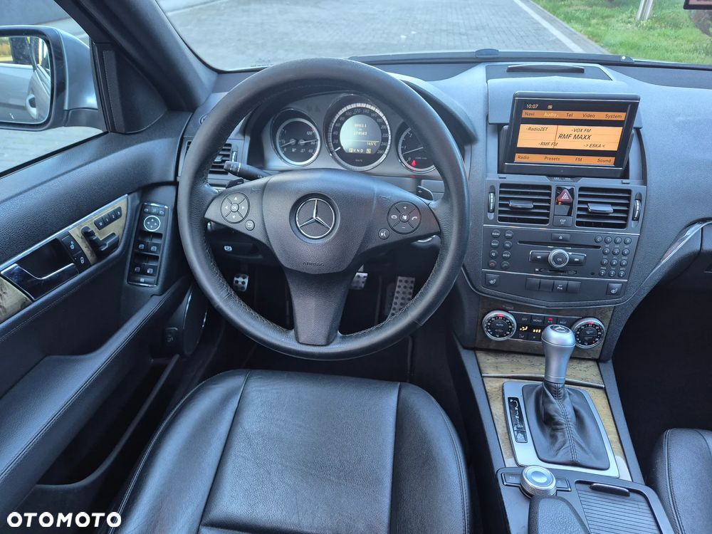 Mercedes-Benz Klasa C 320 T CDI DPF 4Matic 7G-TRONIC Avantgarde - 3