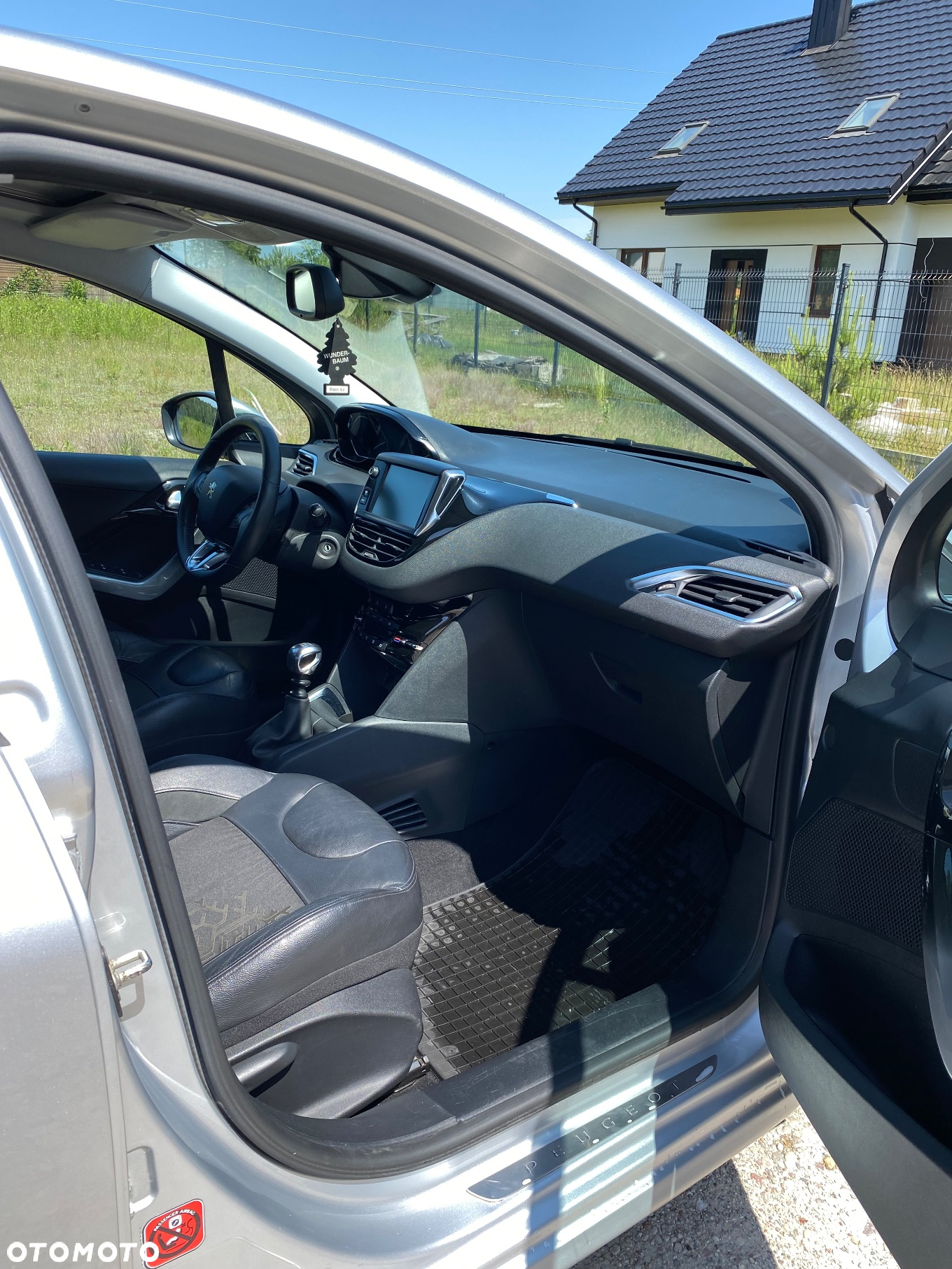 Peugeot 208 - 12