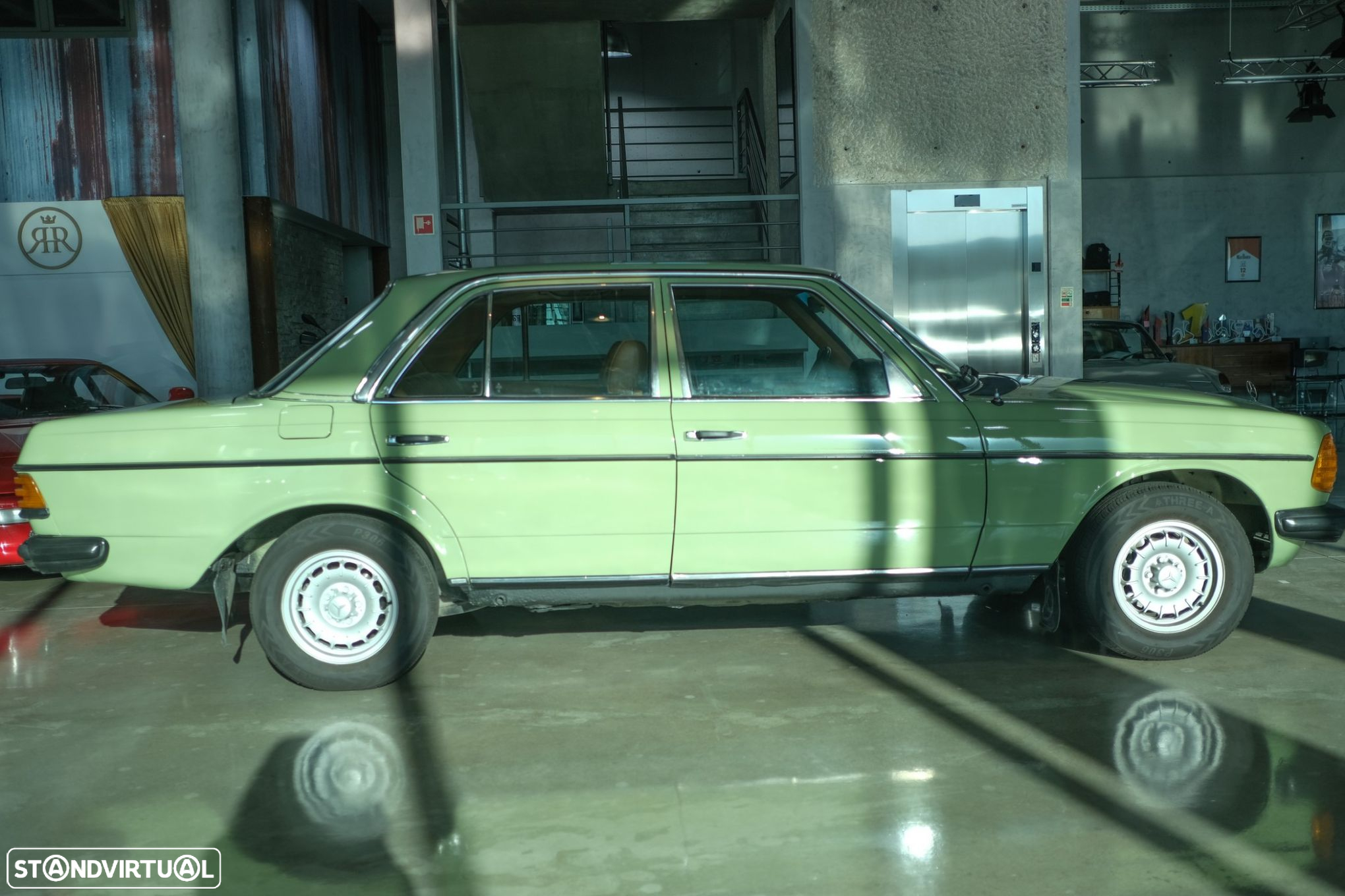 Mercedes-Benz 220 - 6