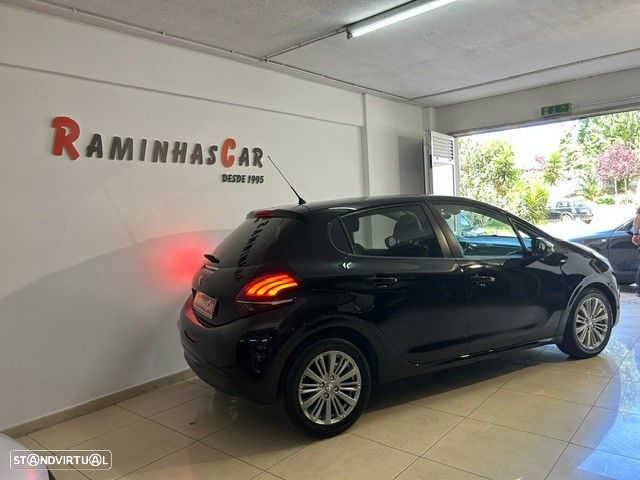 Peugeot 208 1.6 BlueHDi Style - 10