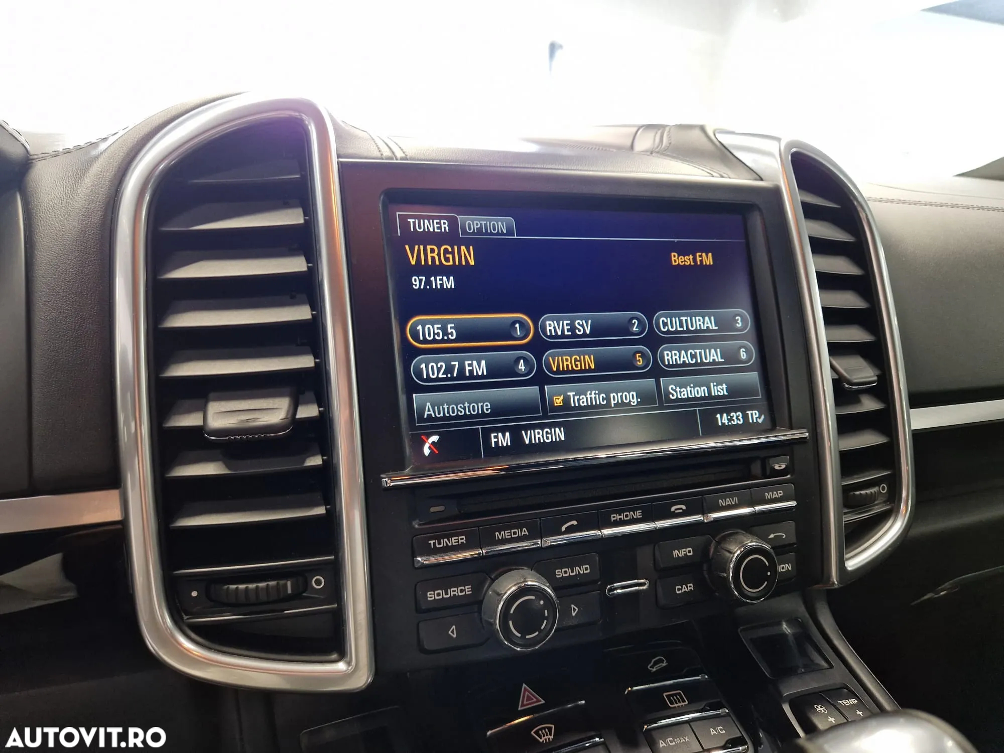 Porsche Cayenne 3.0 L - 16