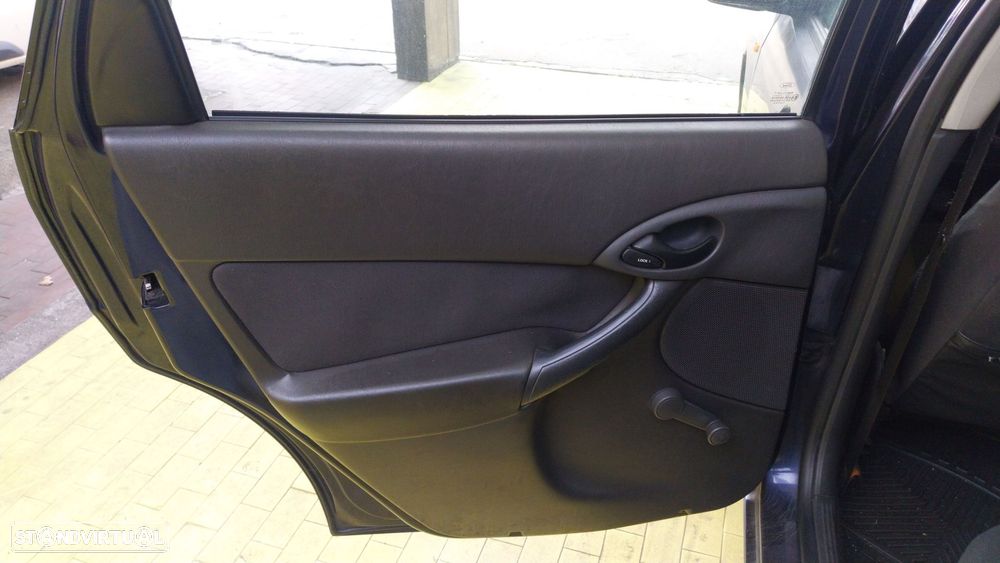 Ford Focus 1.8 TDdi Comfort - 13