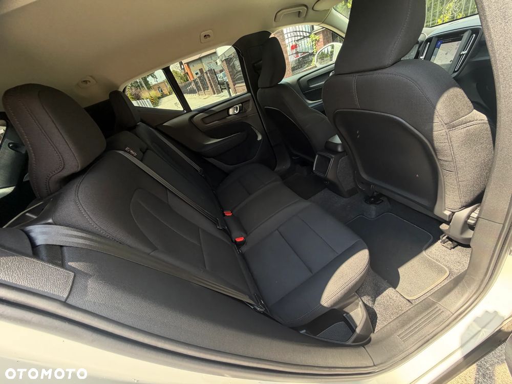 Volvo XC 40 T3 Momentum - 32