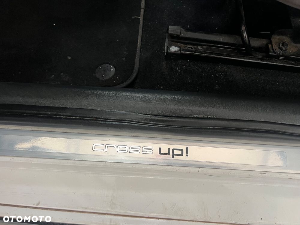 Volkswagen up! 1.0 cross Perfectline - 14