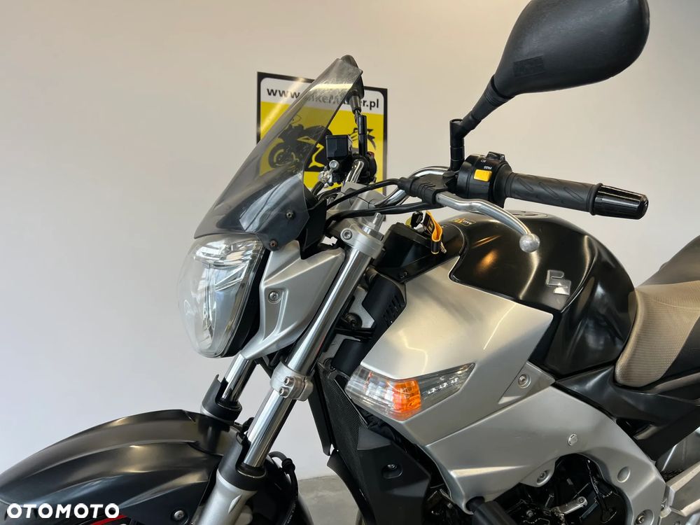 Suzuki GSR - 23