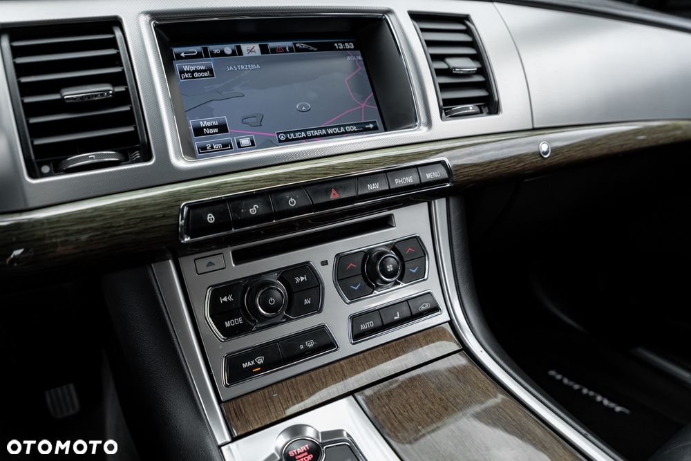 Jaguar XF 2.0 T Prestige - 32