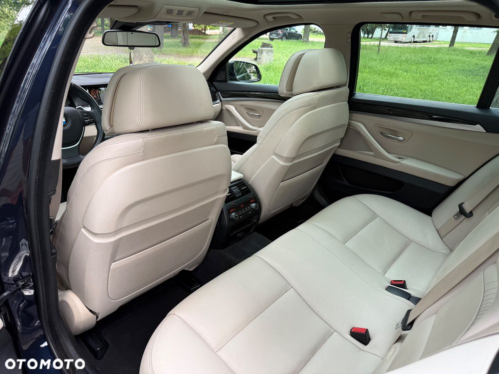 BMW Seria 5 530d xDrive Luxury Line - 37
