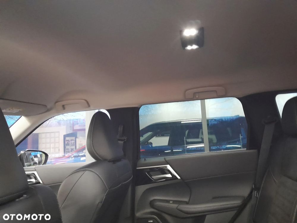 Mitsubishi Outlander Intense - 21