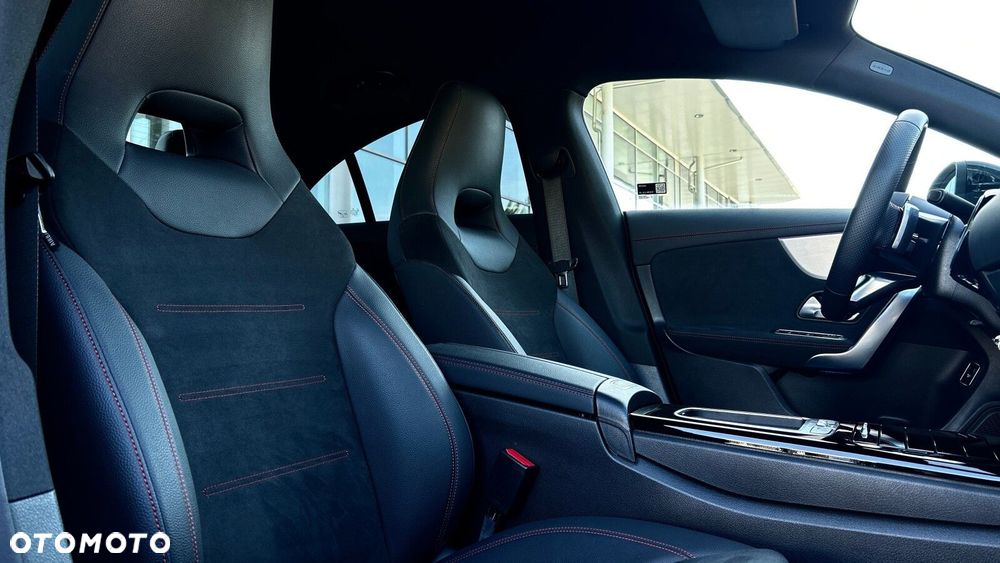 Mercedes-Benz CLA 200 mHEV AMG Line 7G-DCT - 24