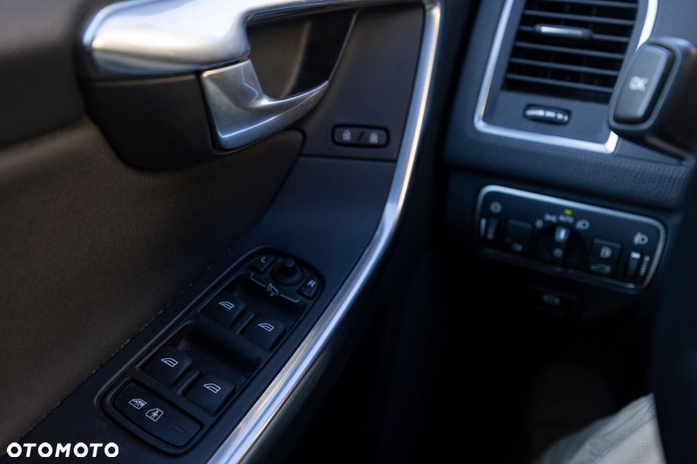 Volvo XC 60 D3 Momentum - 12