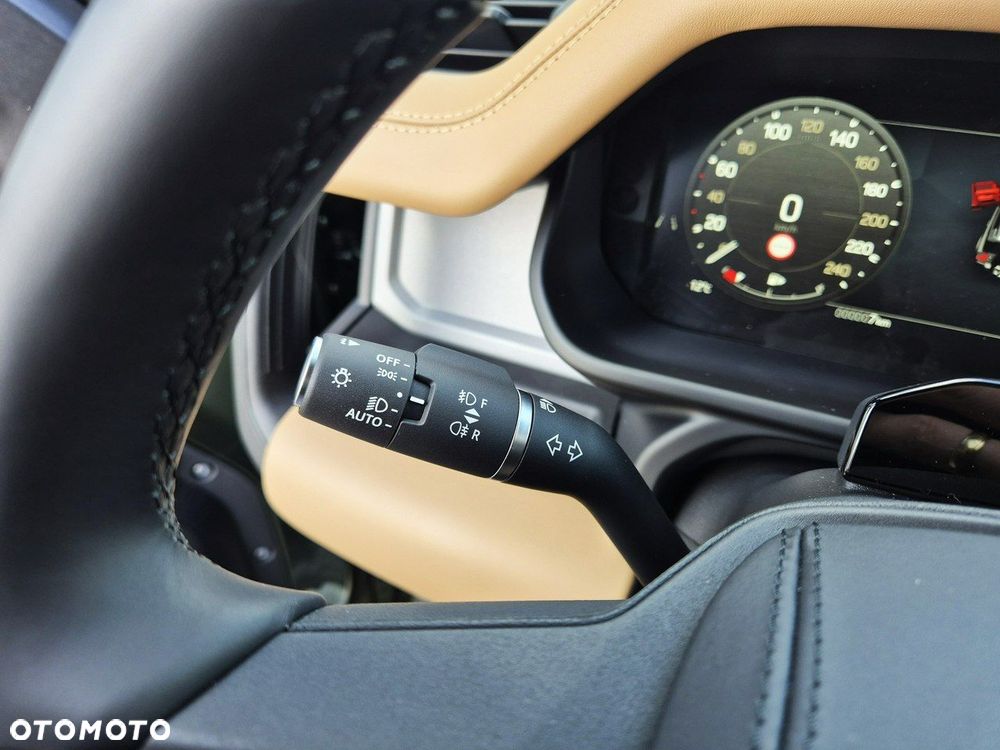 Land Rover Defender - 31