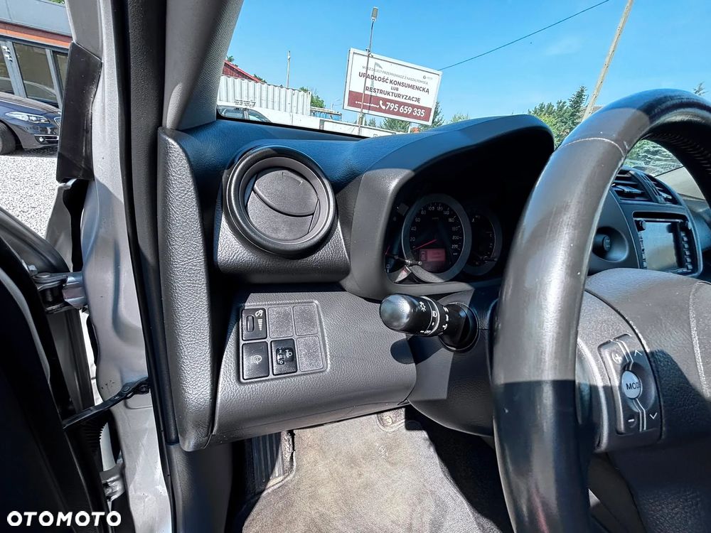 Toyota RAV4 2.0 VVT-i Premium - 11