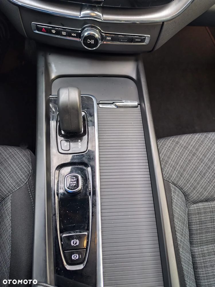 Volvo XC 60 D5 AWD Momentum - 12