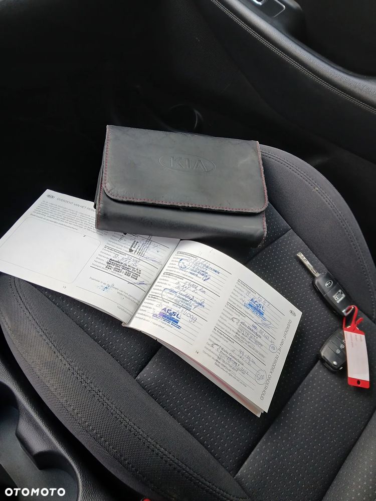 Kia Carens 1.6 GDI Dream Team Edition - 25