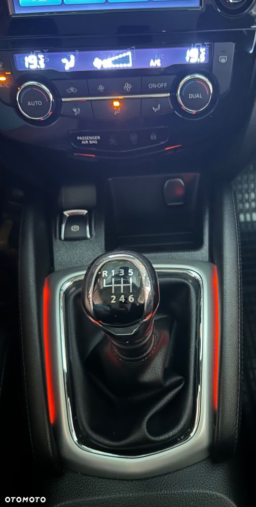 Nissan Qashqai 1.6 DCi N-Connecta - 10