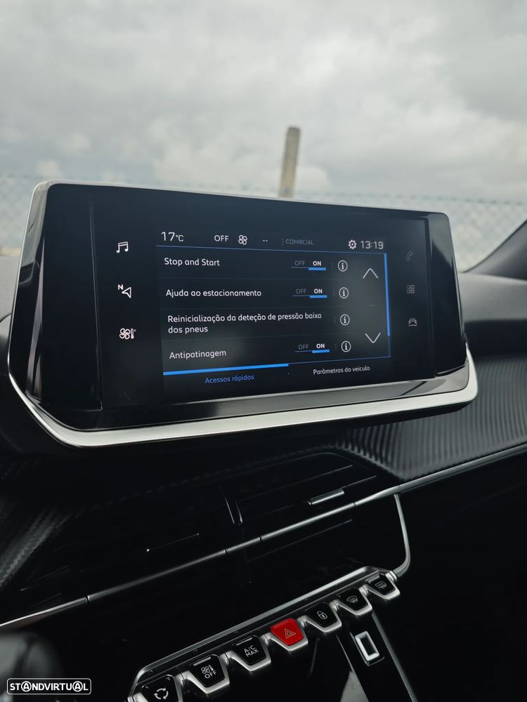 Peugeot 2008 1.2 PureTech Allure Pack EAT8 - 24