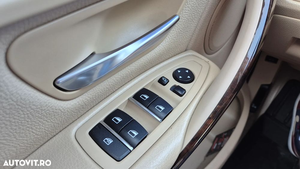 BMW Seria 3 320i xDrive AT - 17