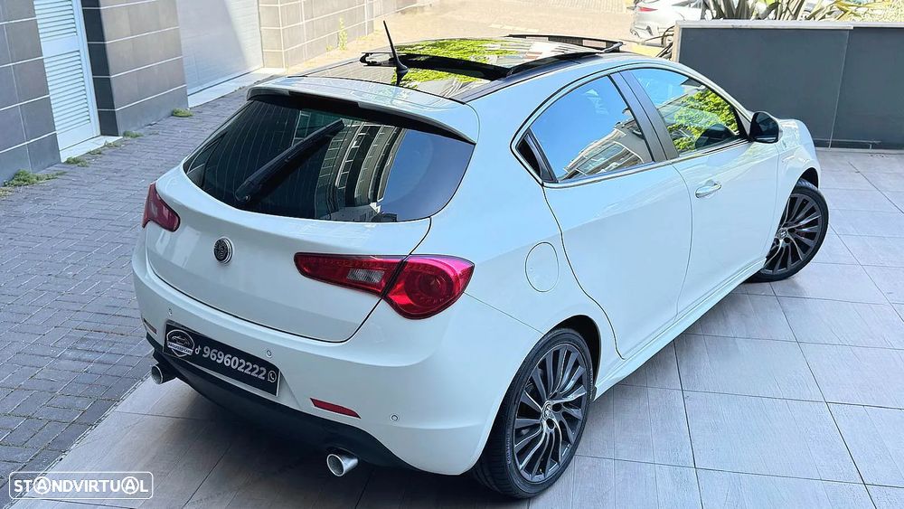 Alfa Romeo Giulietta 1.8 TBi 16V Quadrifoglio Verde - 2