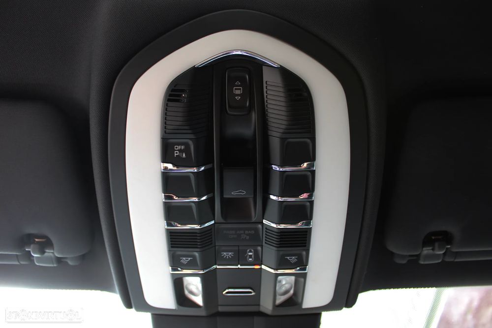Porsche Cayenne Platinum Edition - 48