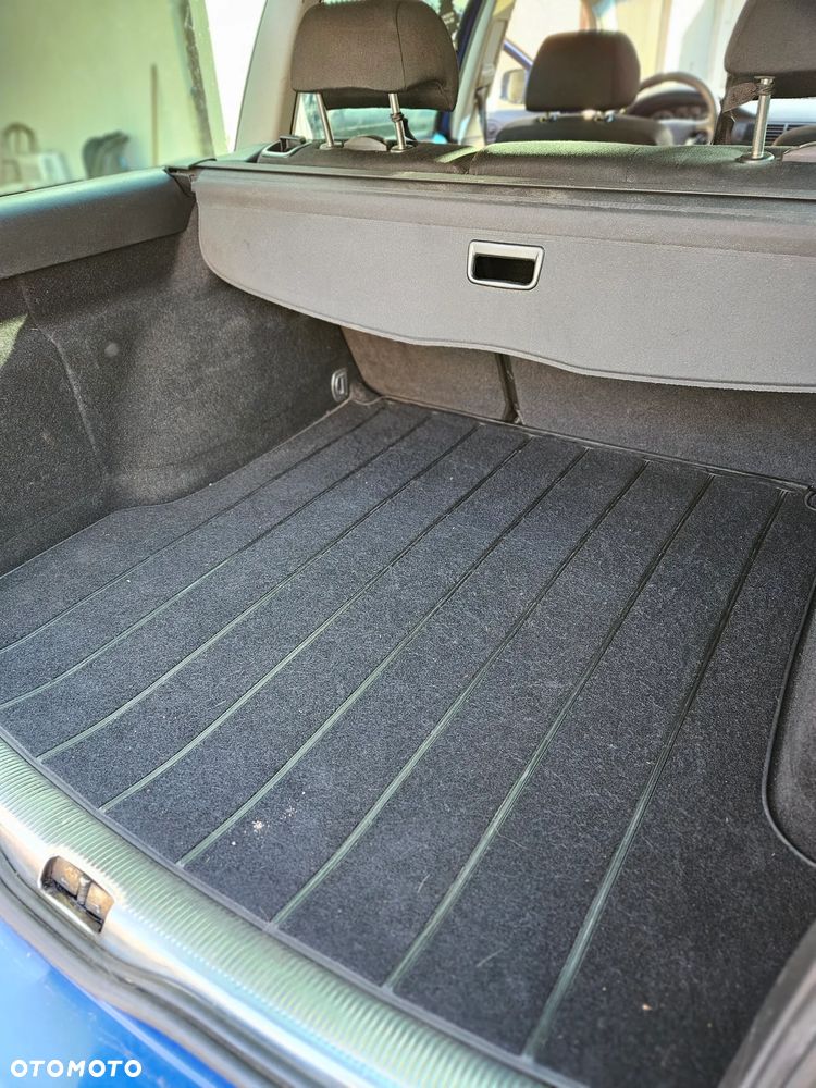 Volkswagen Passat 1.6 - 11