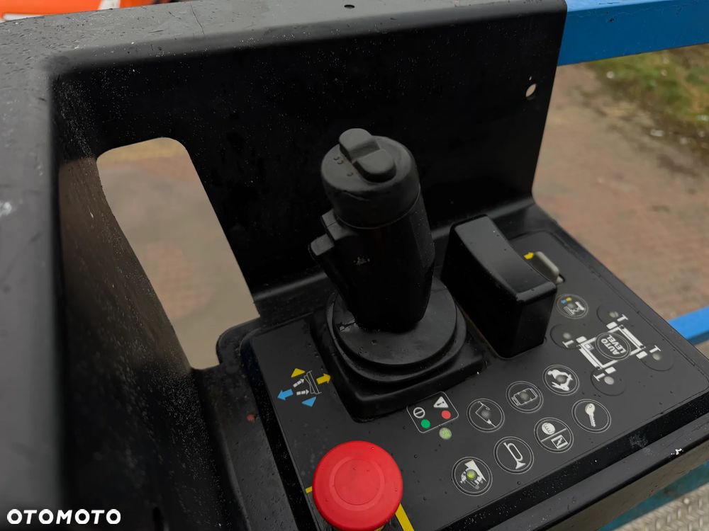 Genie Zwyżka Terenowa GS-4069RT Podnośnik Nożycowy Dźwig 14,5 metra jak Nowa z salonu! 960 mtg. 2013 rok, Pochodzi z Norweskiego urzędu Komuny. Zadbana! 4x4 Silnik Kubota. Zero Luzów i wycieków. Aktualne Serwisy DEKRA BMWT. Wysuwany Balkon. Sterowana z dołu i góry. Okazja Tanio !! Dokumentacja! Bez DPF, adBLUE - 22