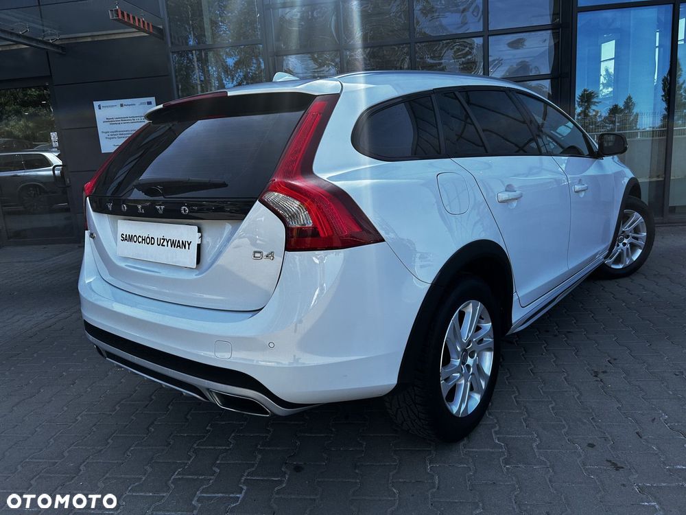 Volvo V60 Cross Country - 8
