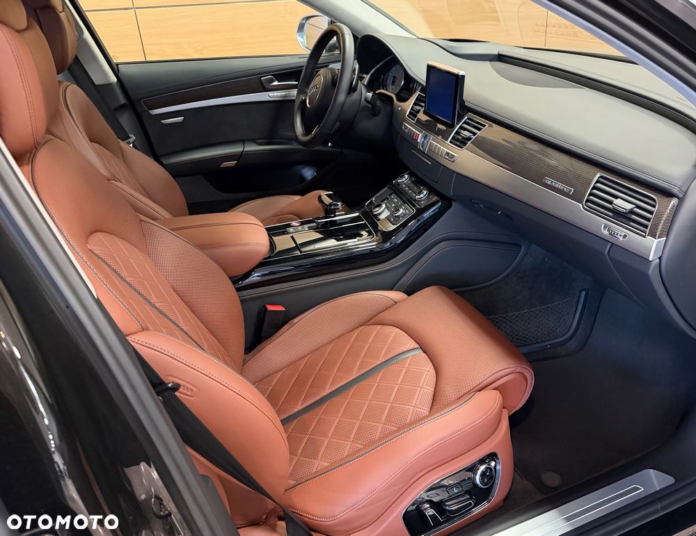 Audi S8 - 12