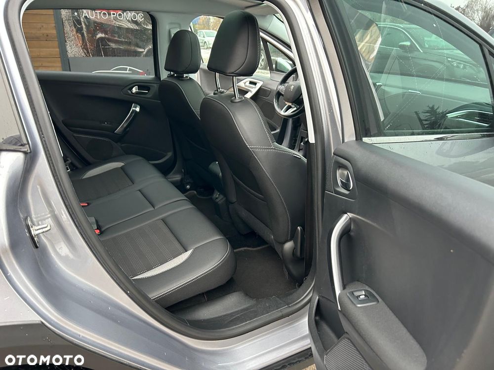 Peugeot 2008 1.2 Pure Tech Allure S&S - 22