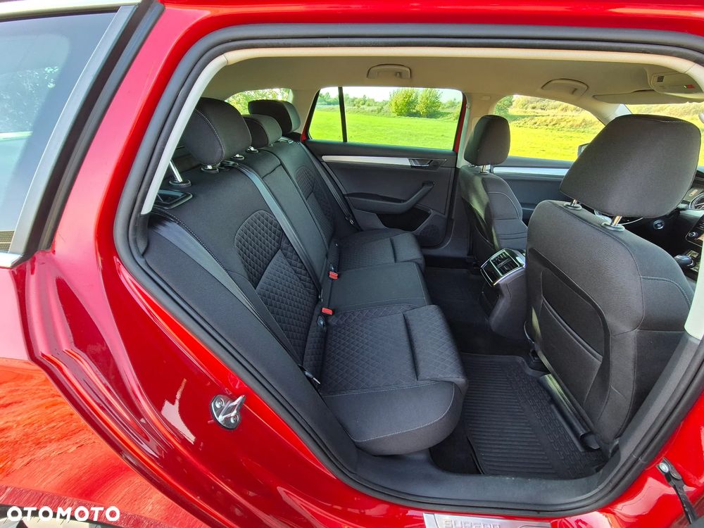Skoda Superb Combi 2.0 TDI DSG Ambition - 22