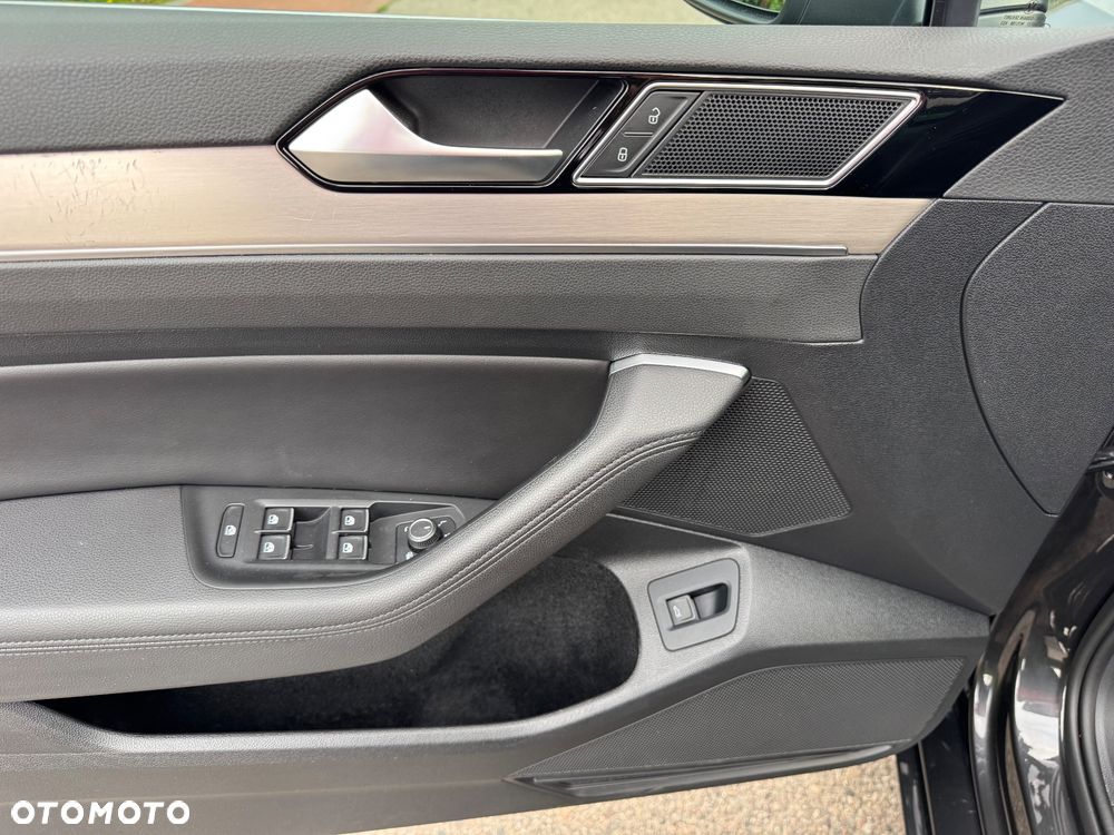 Volkswagen Passat 2.0 TDI SCR DSG Highline - 20