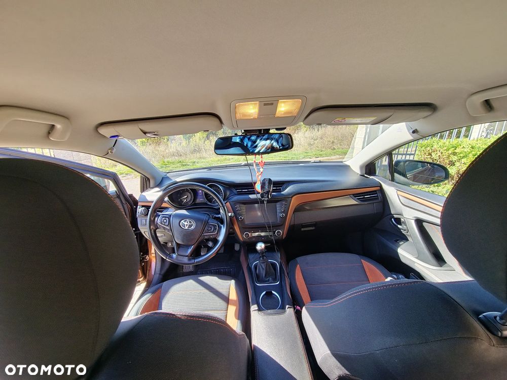 Toyota Avensis - 23