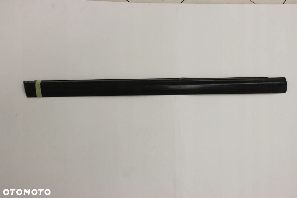 LISTWA DRZWI LEWY PRZÓD GUMA CHROM MERCEDES W123 - 1
