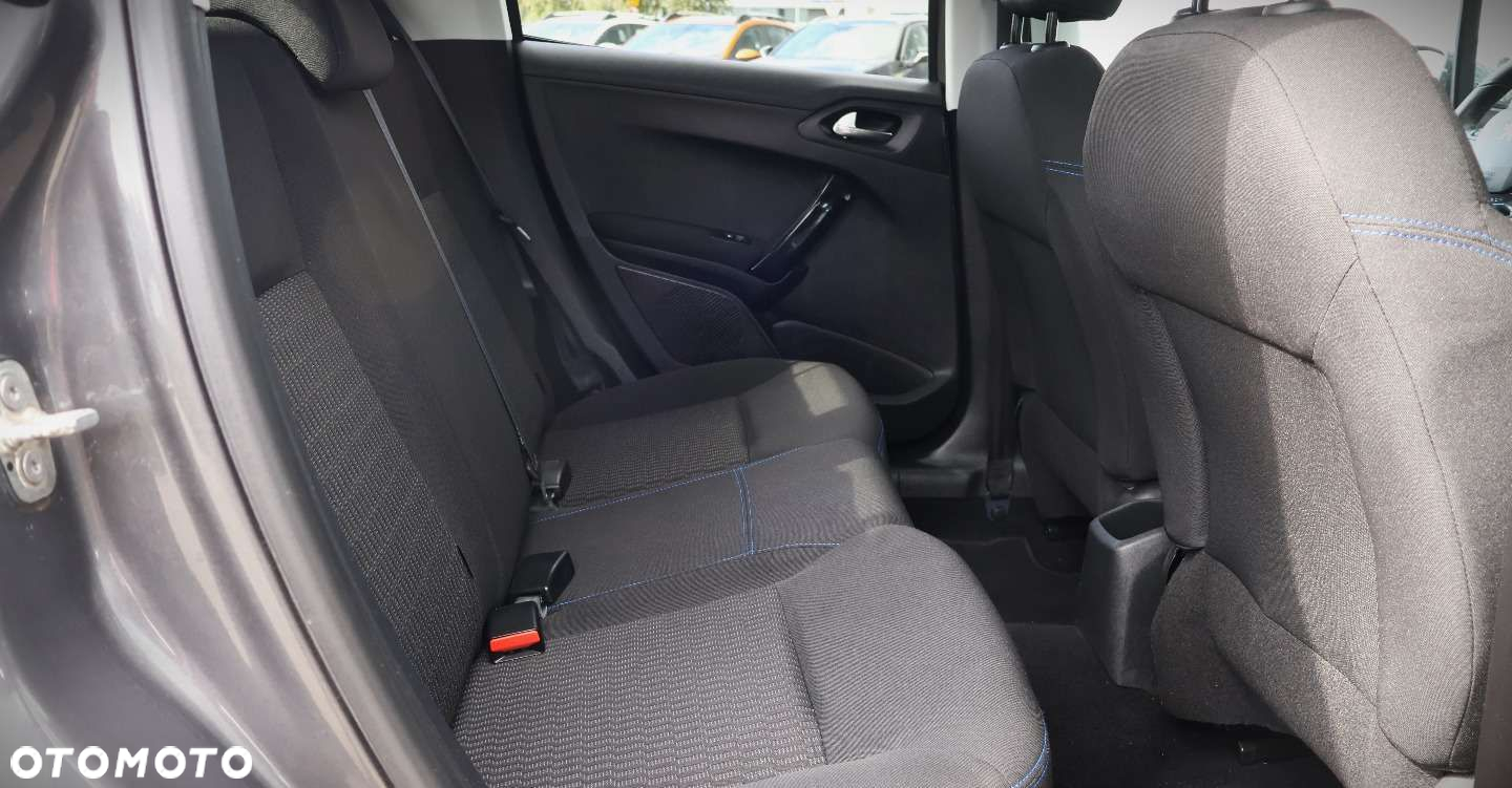 Peugeot 208 - 17