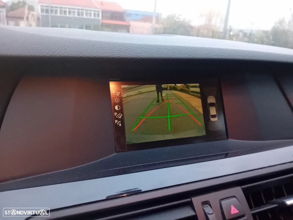 BMW 520 d Exclusive Auto 129g - 24