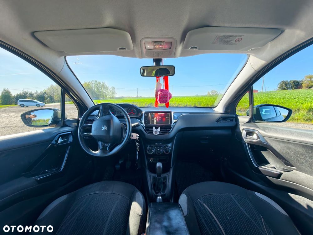 Peugeot 208 - 10