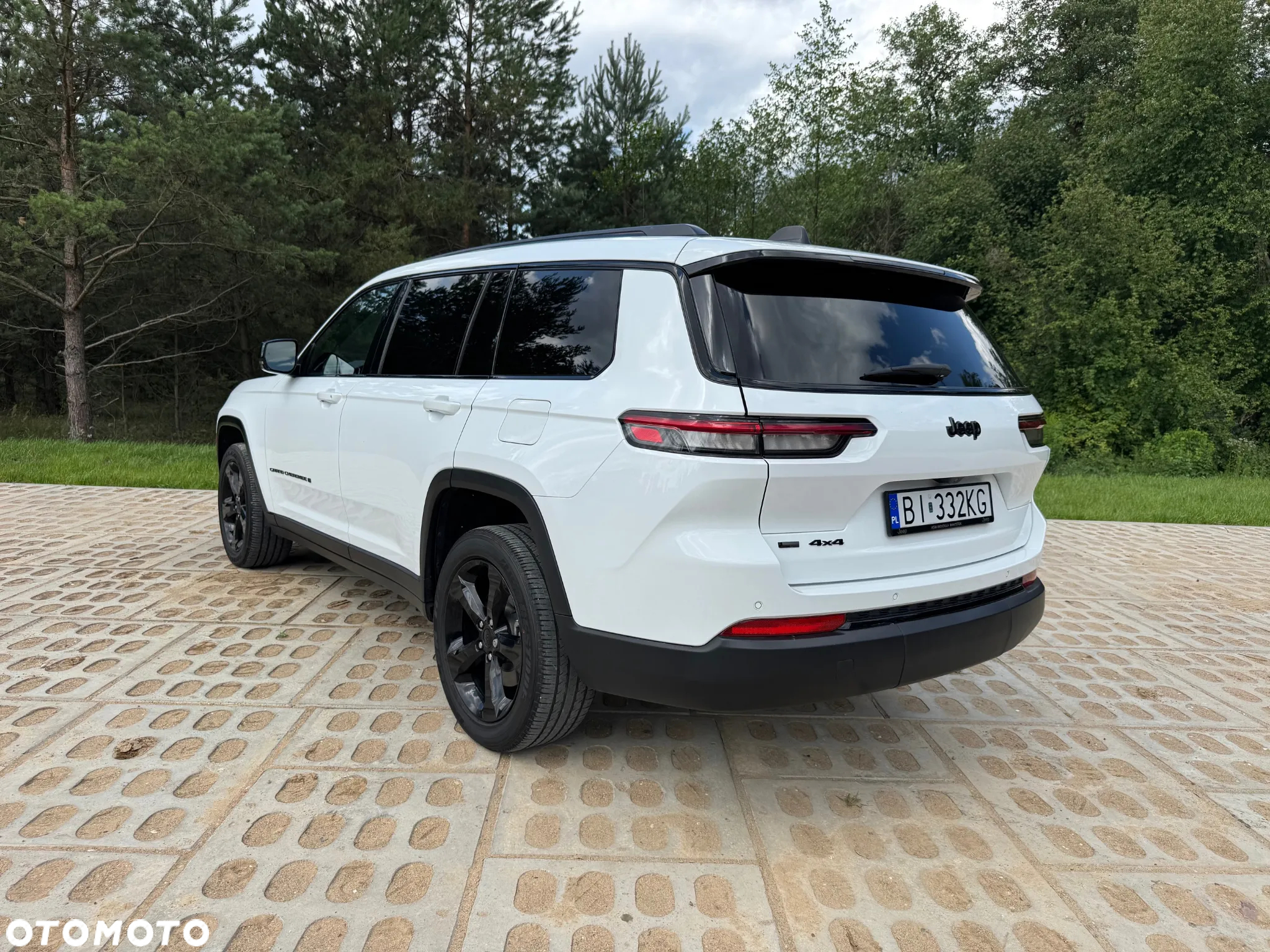 Jeep Grand Cherokee - 12
