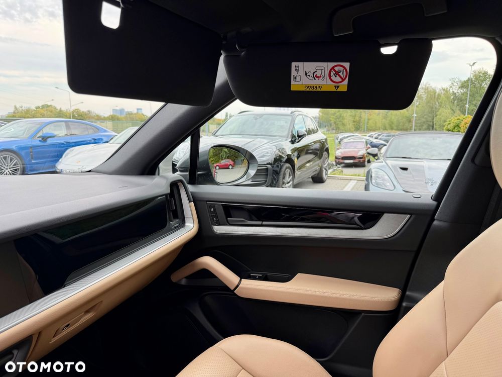 Porsche Cayenne - 26