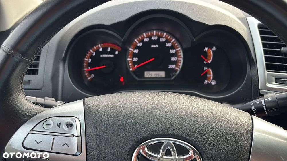Toyota Hilux 2.5 D-4D SR - 10