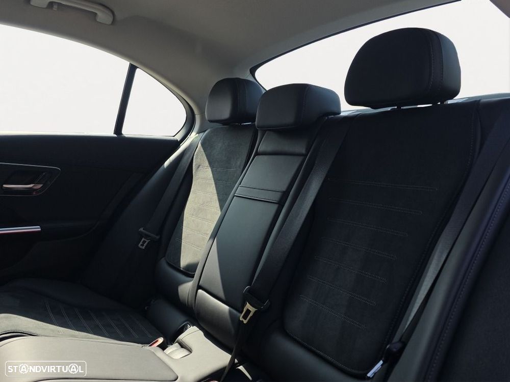 Mercedes-Benz C 300 — fotografia 13