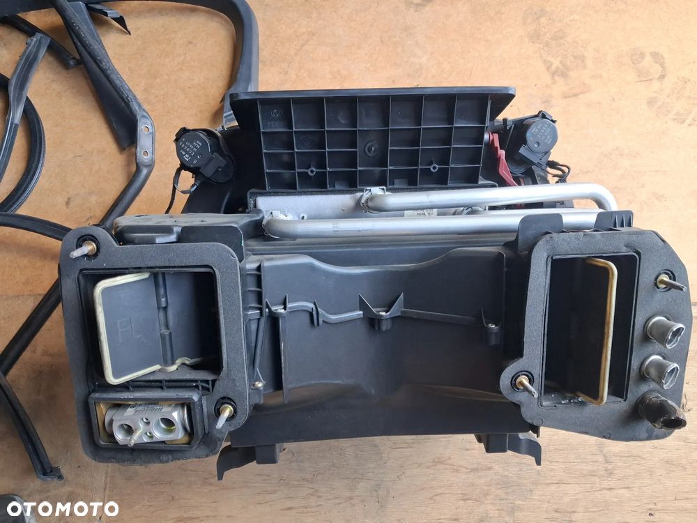 BMW E60 E61 Obudowa nagrzewnicy Nagrzewnica KOMPLETNA wentylator nawiewu nastawnik silniczek nawiewu regulacji BEHR 6924898 - 4