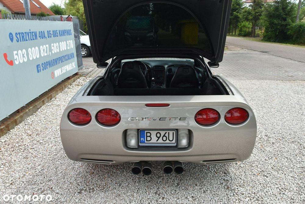 Chevrolet Corvette - 24
