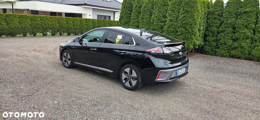 Hyundai IONIQ - 4