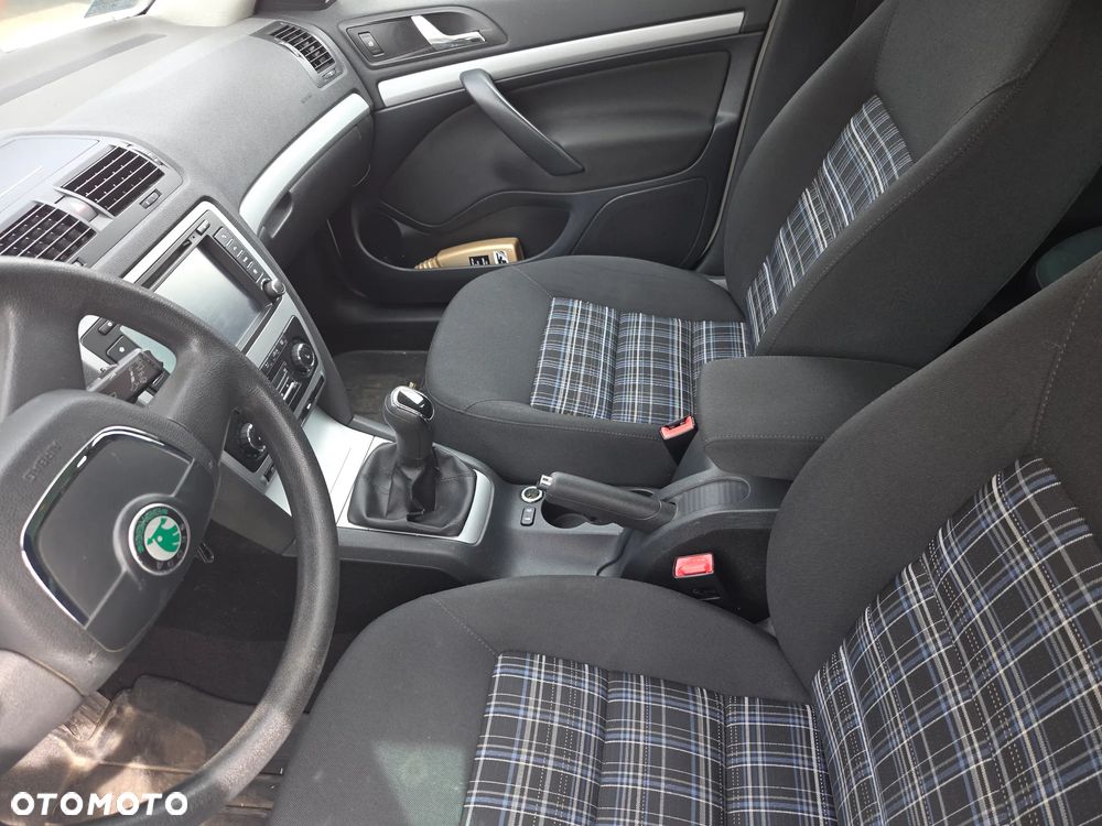 Skoda Octavia 1.6 TDI Ambiente - 2