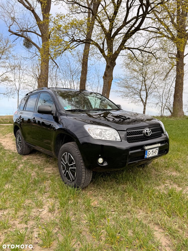 Toyota RAV4 - 1