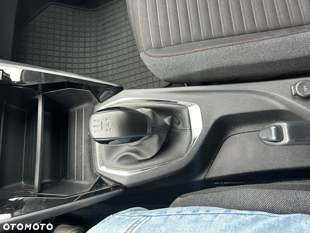 Peugeot 208 ver-1-2-puretech-style-s-s - 34