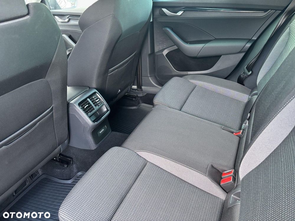 Skoda Octavia 1.5 TSI mHEV Selection DSG - 15