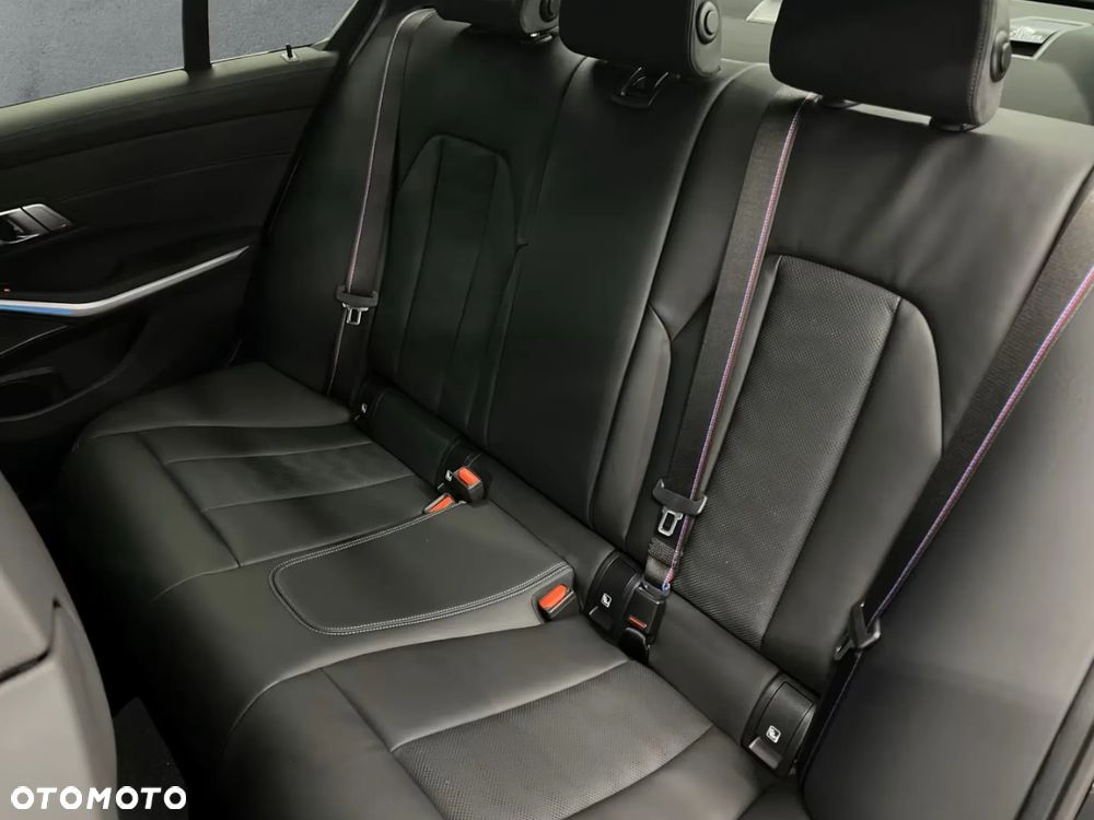 BMW M3 Competition xDrive sport - 24