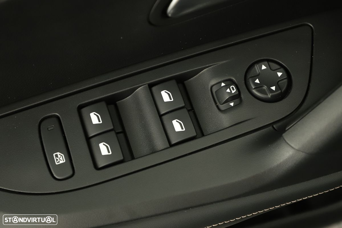 Peugeot 2008 1.2 PureTech Allure - 20
