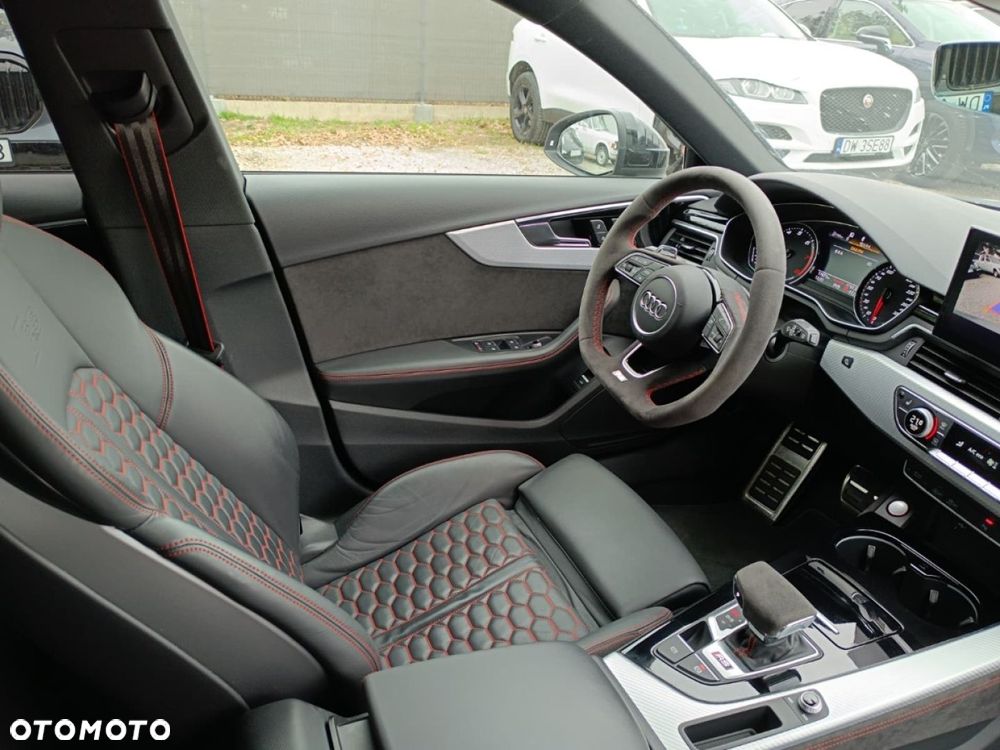 Audi RS4 Avant - 26