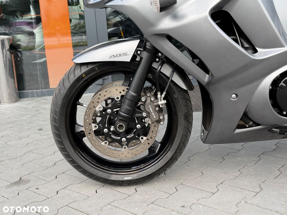 Suzuki GSX - 32